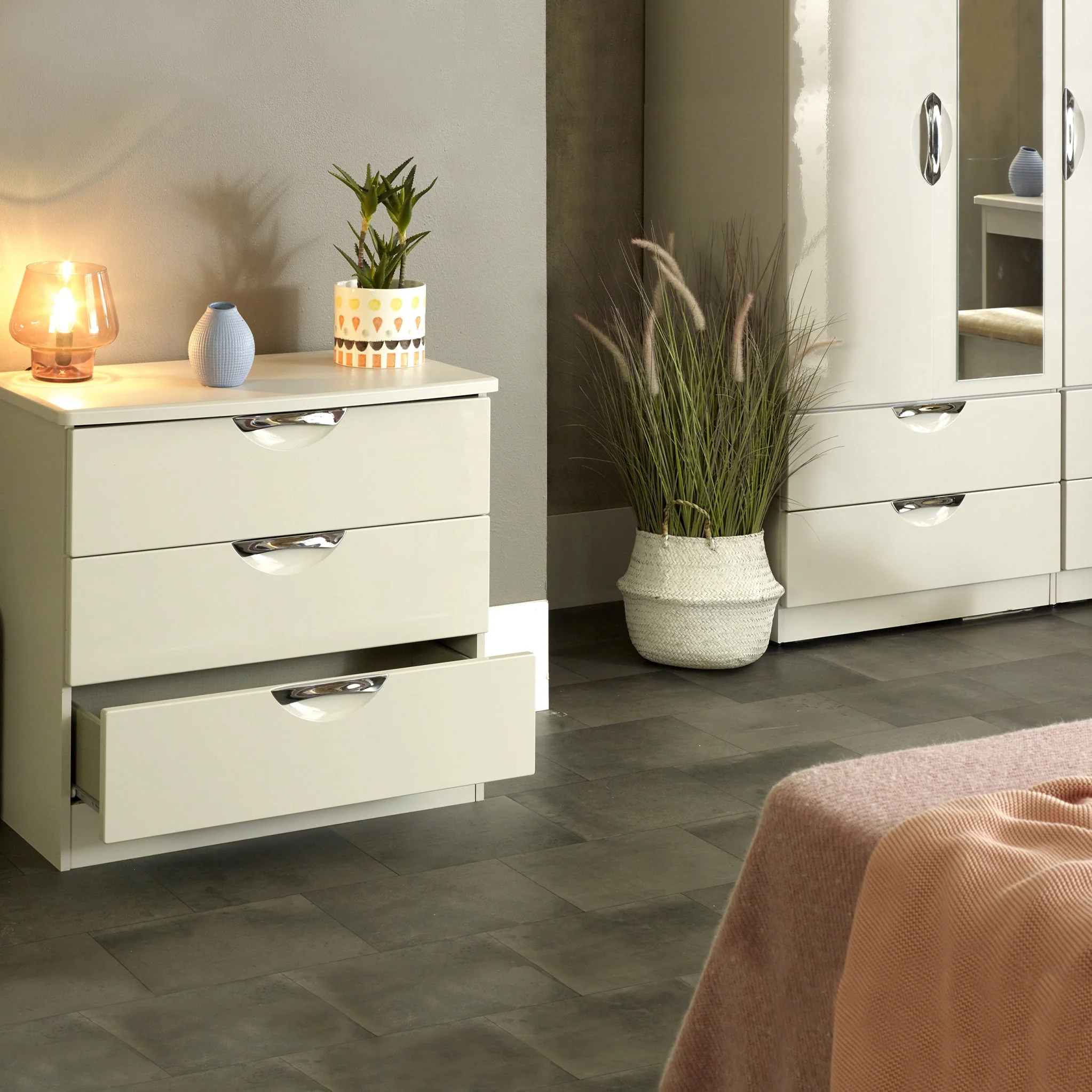 Beckett Gloss 3 Drawer Chest - Image 2