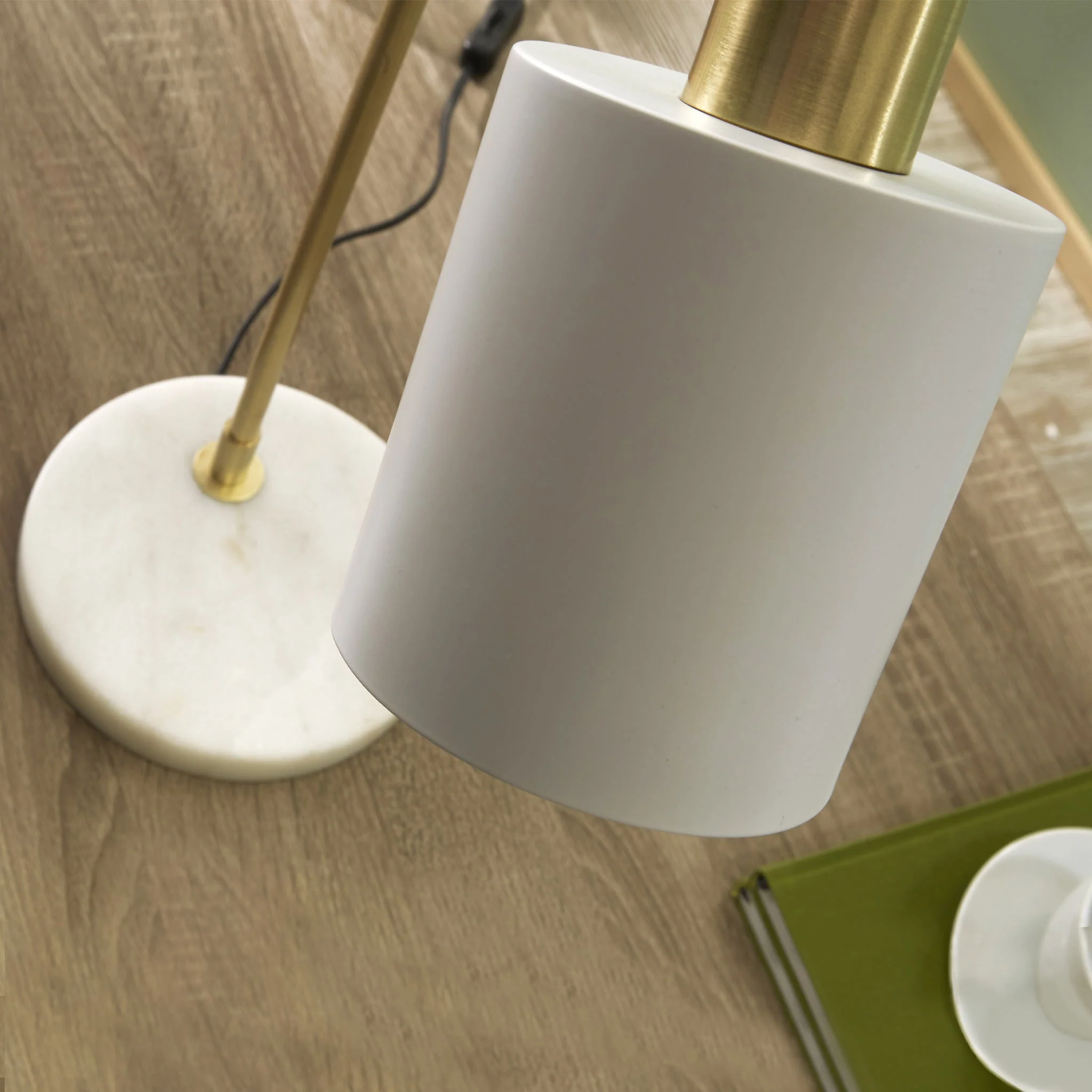 Biba Marble Footed White and Gold Retro Table Lamp - Image 3