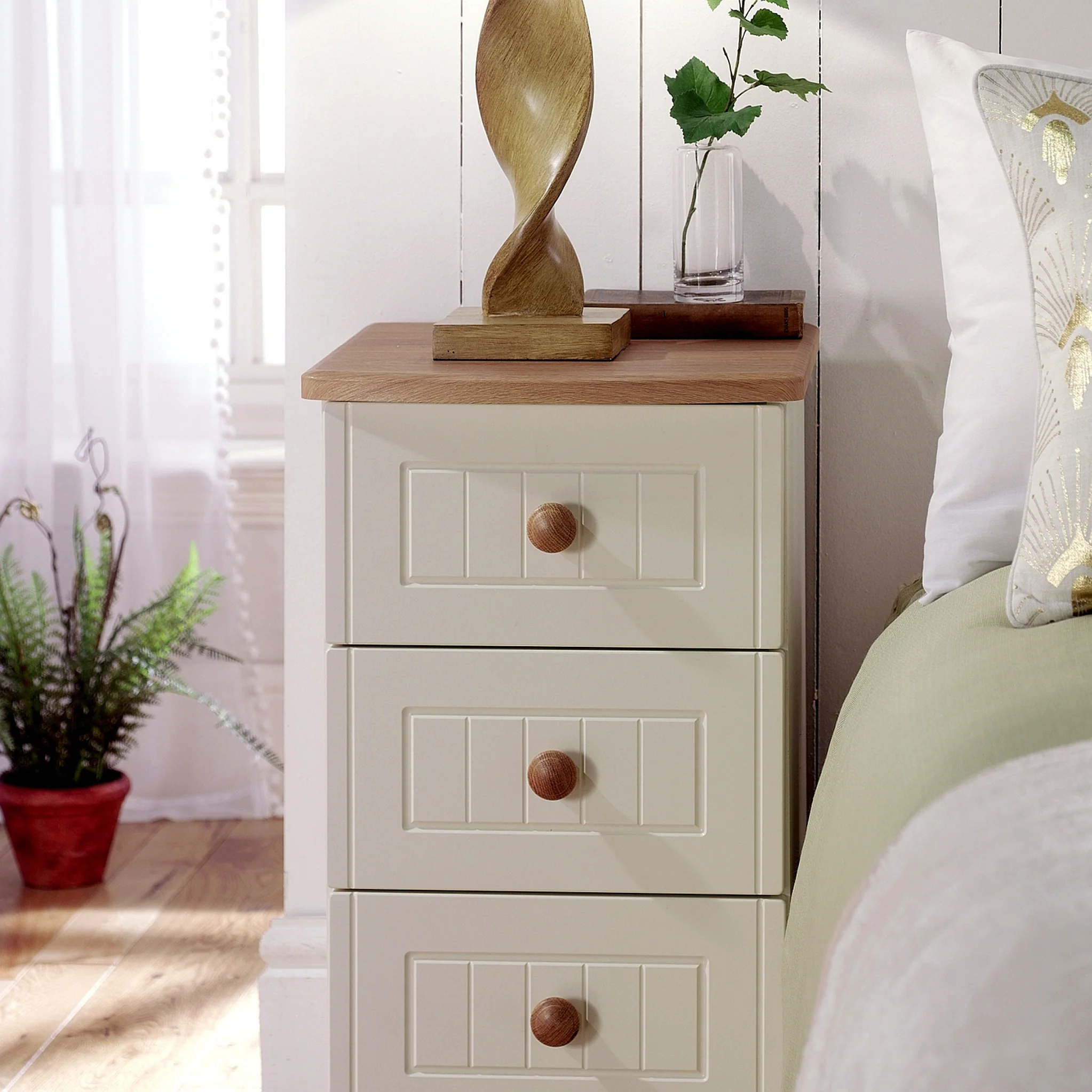 Brixham Cream 3 Drawer Bedside - Image 4