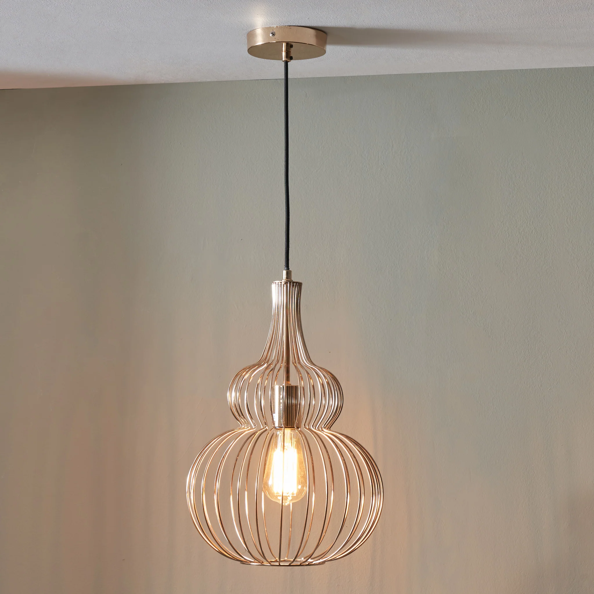 Dania French Gold Metal Wire Shaped Pendant - Image 2