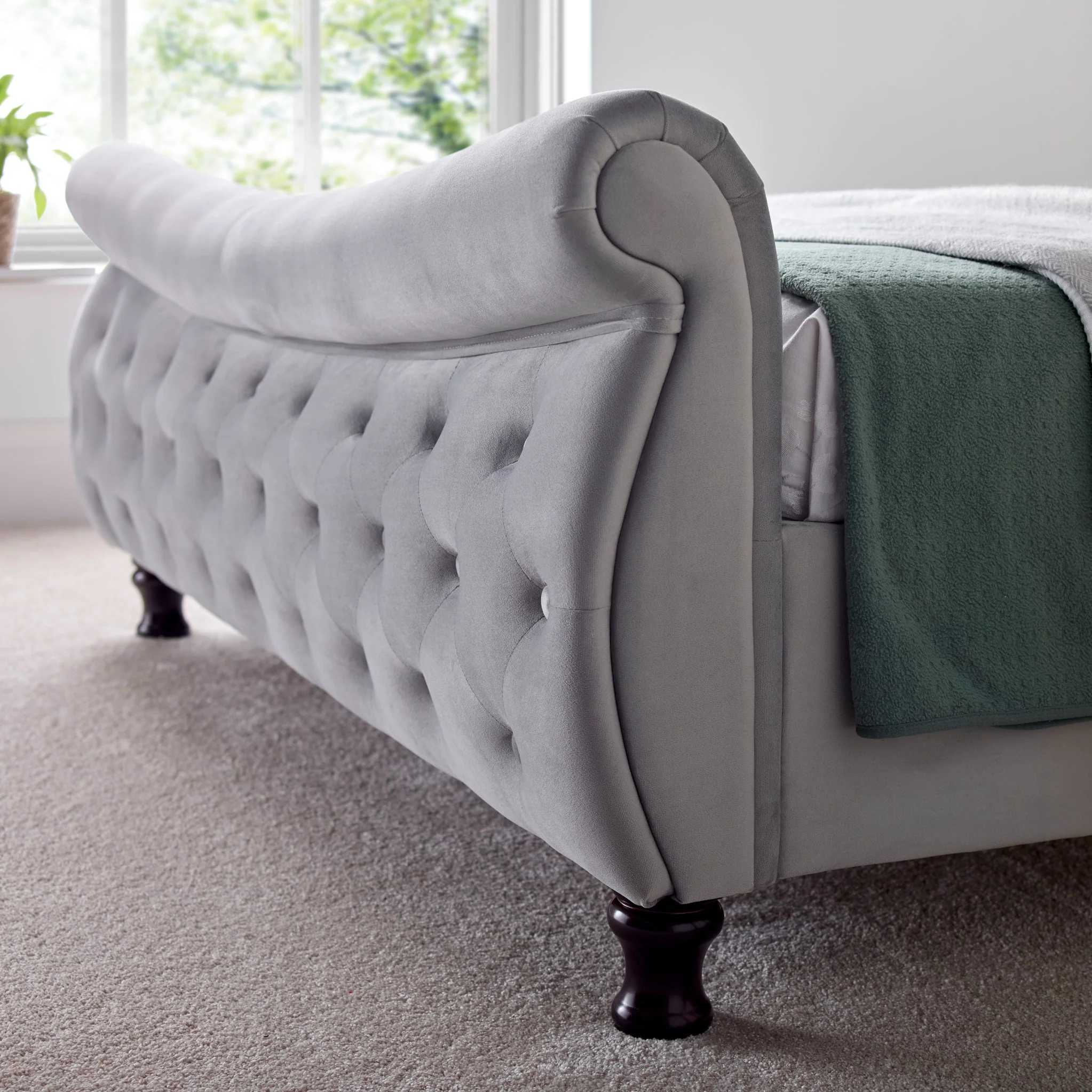Duxford Grey Velvet Chesterfield Sleigh Bed - Image 3