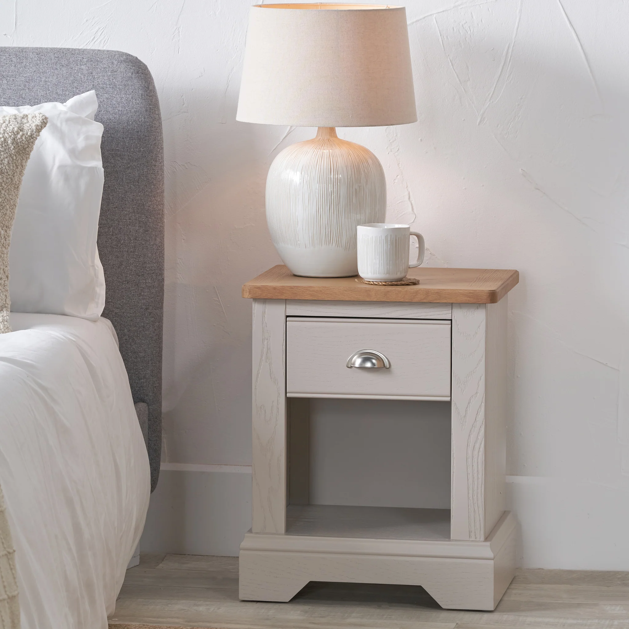 Fairford Pine and Oak 1 Drawer Bedside Table - Image 2