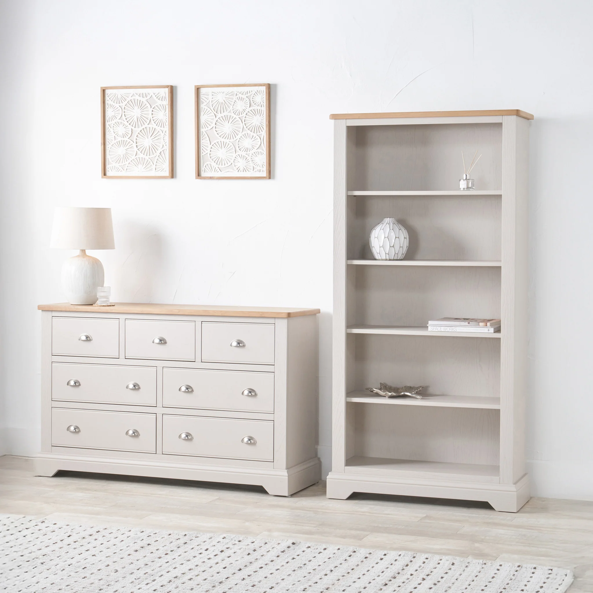 Fairford Pine and Oak 3 Over 4 Drawer Chest - Image 4