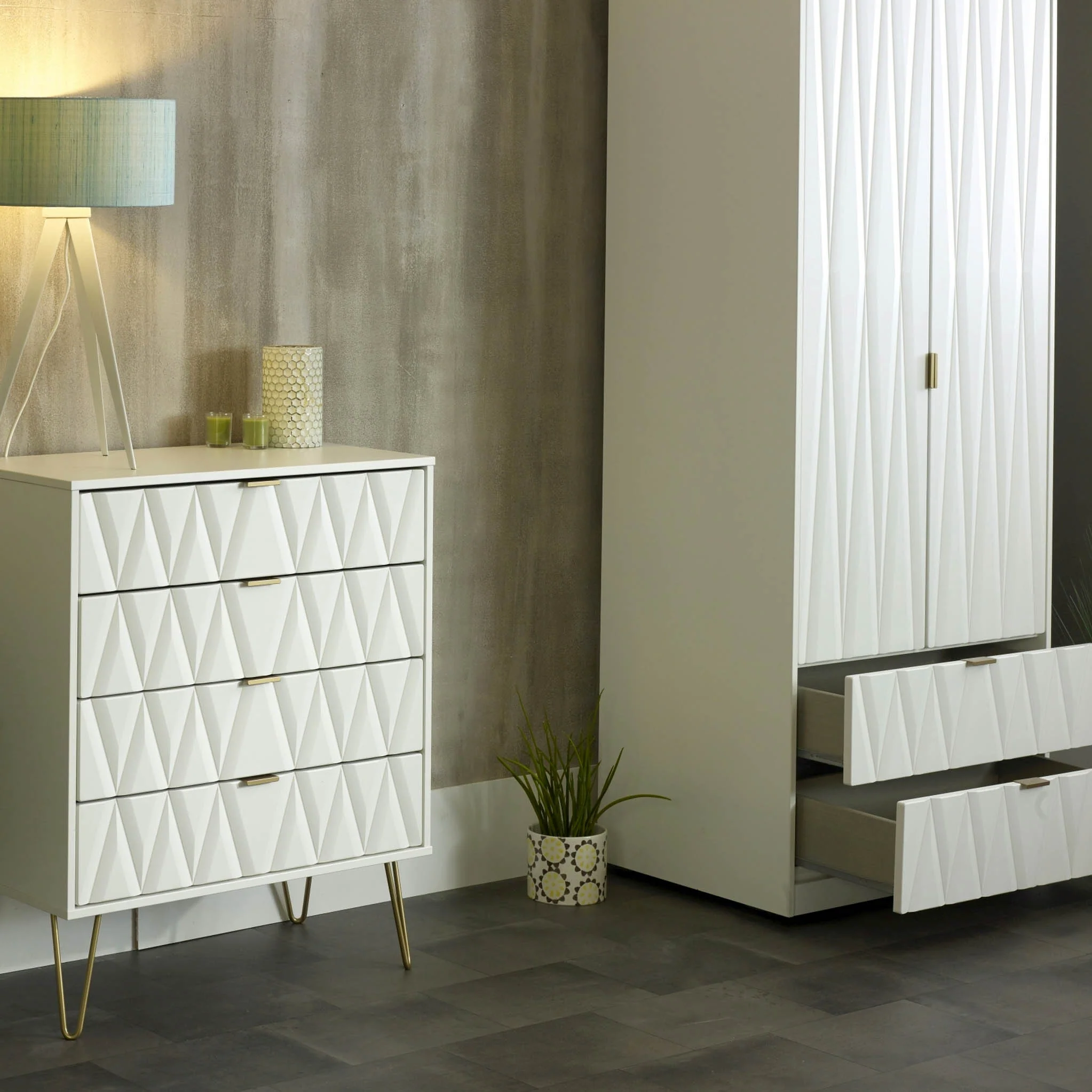 Geo 4 Drawer Chest with Gold Hairpin Legs - Image 17