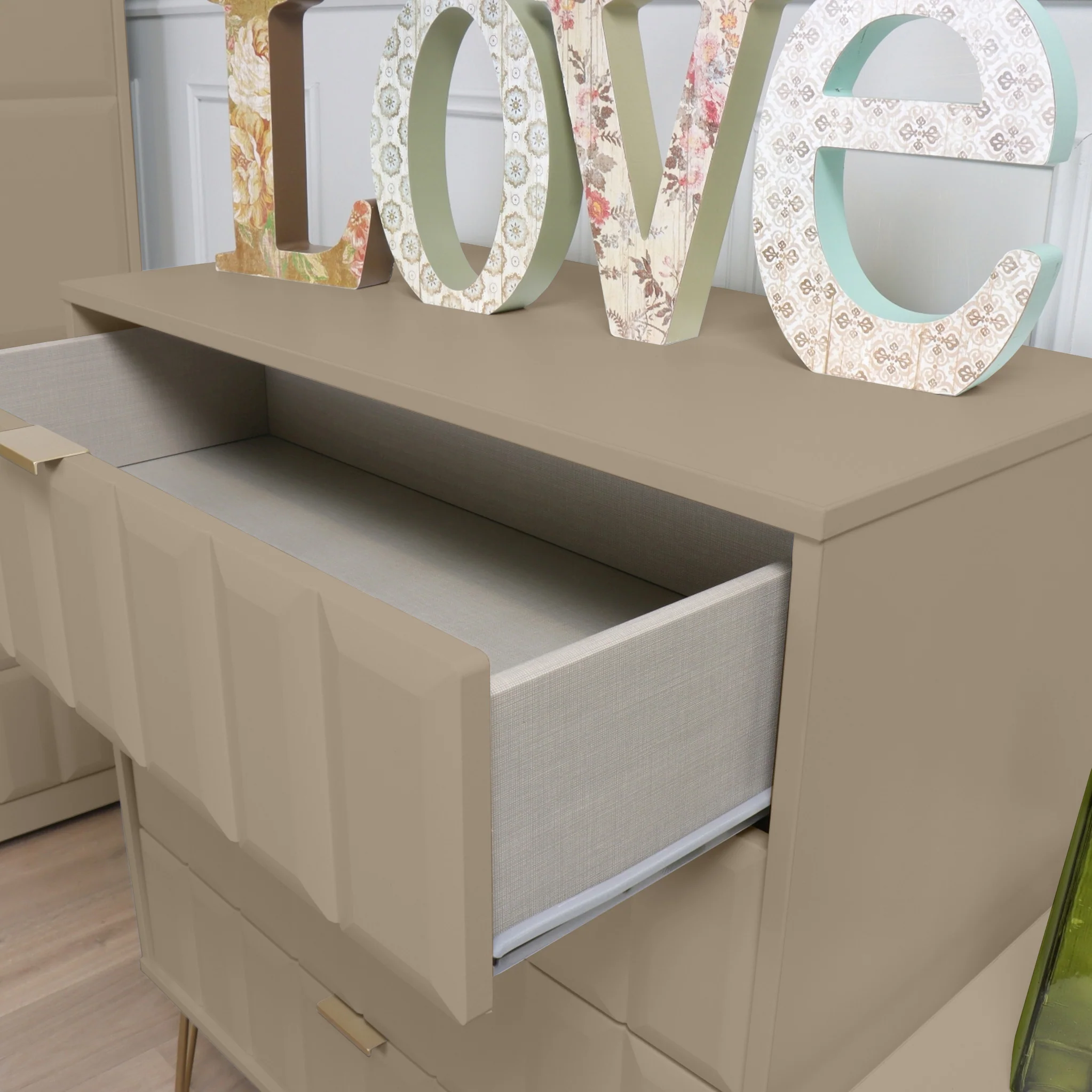 Harlow 4 Drawer Chest with Gold Hairpin Legs - Image 11