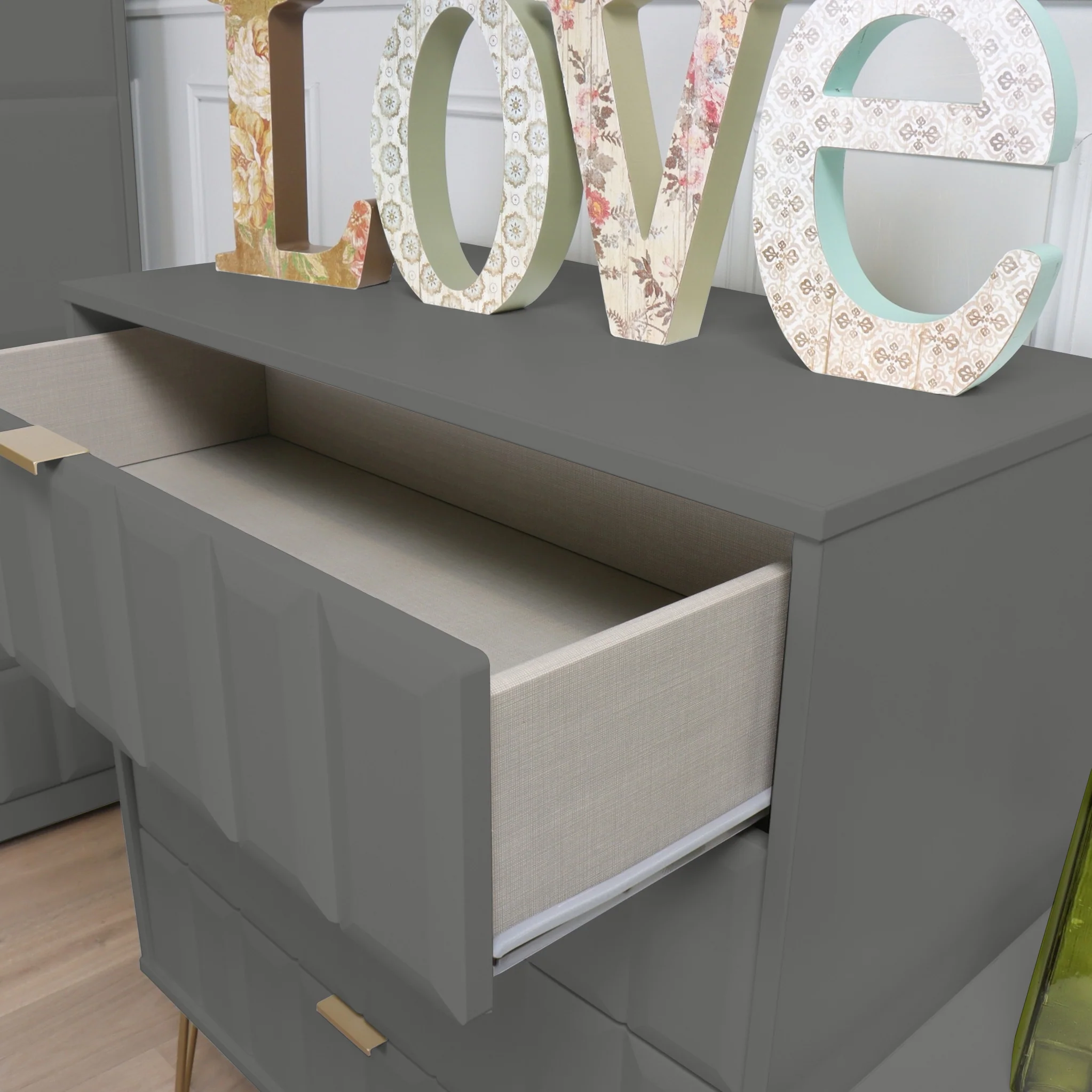 Harlow 4 Drawer Chest with Gold Hairpin Legs - Image 4