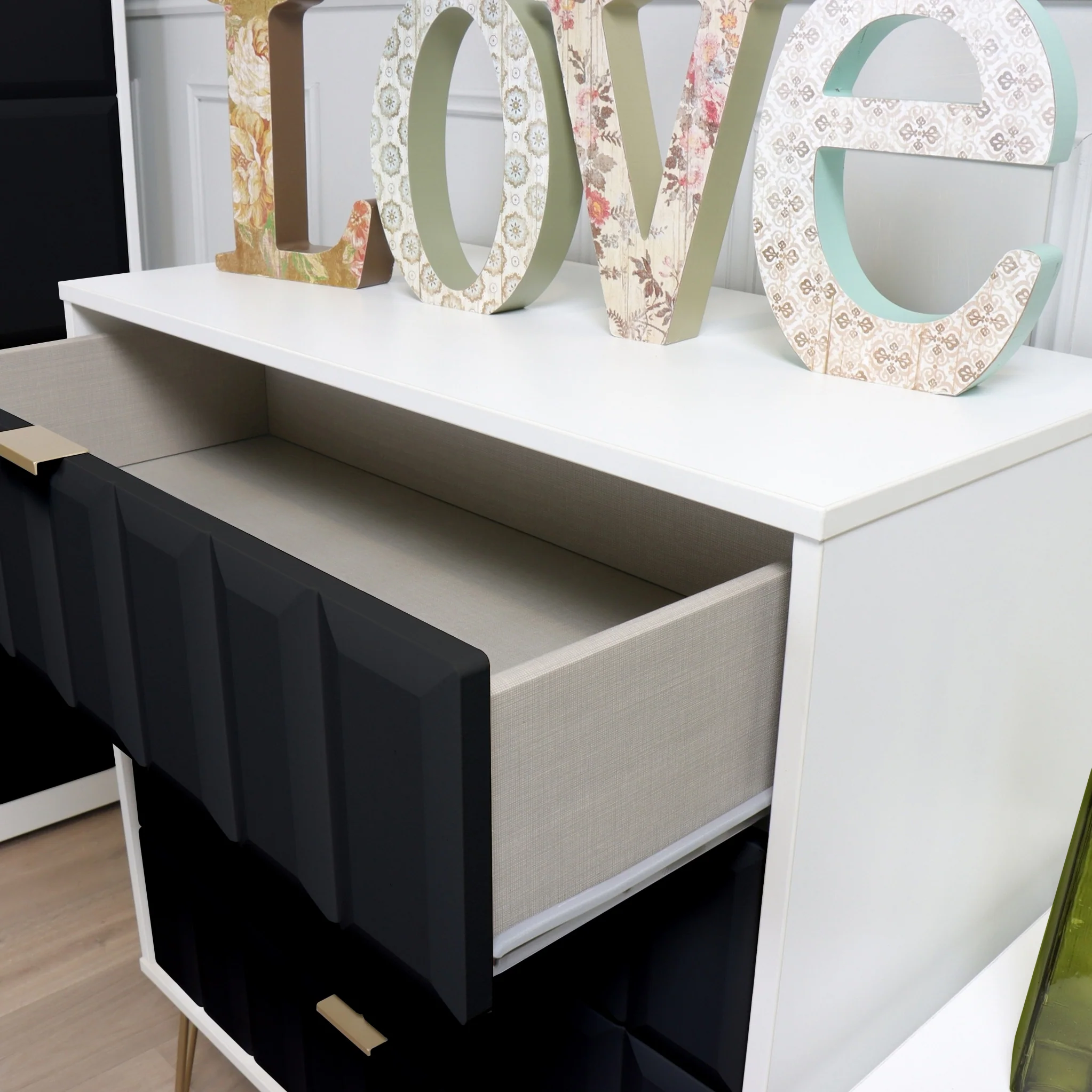 Harlow 4 Drawer Chest with Gold Hairpin Legs - Image 7