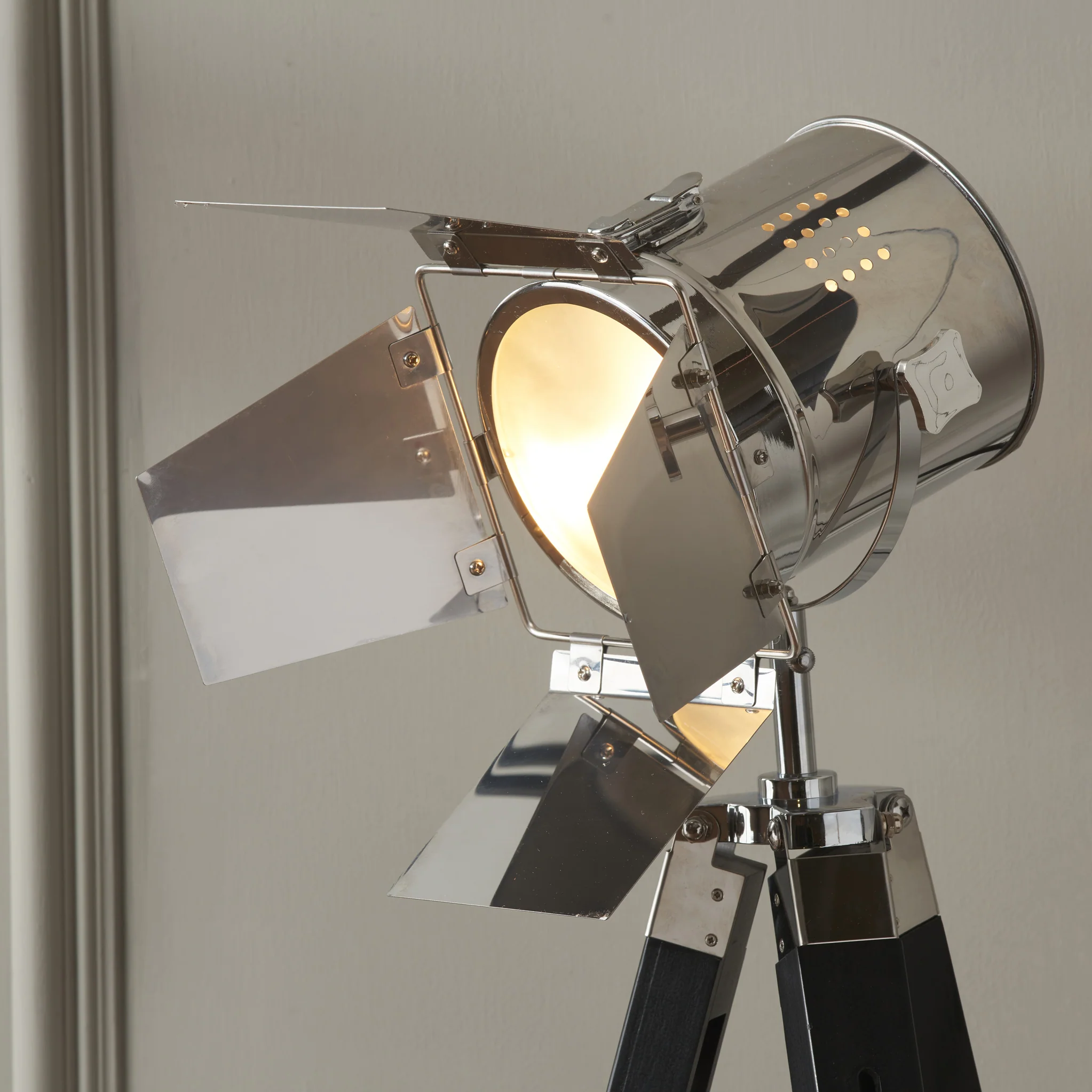 Hereford Silver and Black Tripod Floor Lamp - Image 4