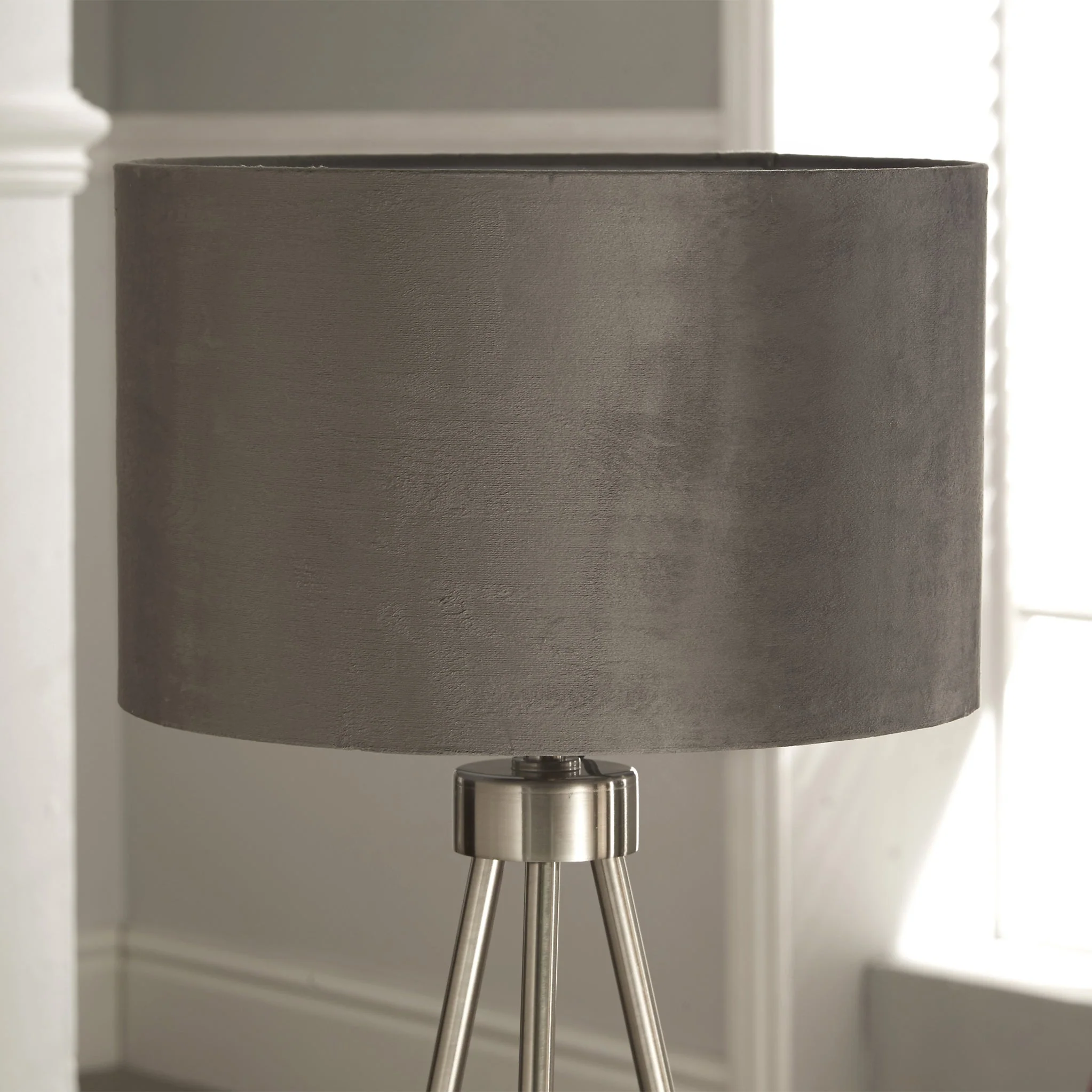 Houston Metal Tripod Table Lamp - Image 2