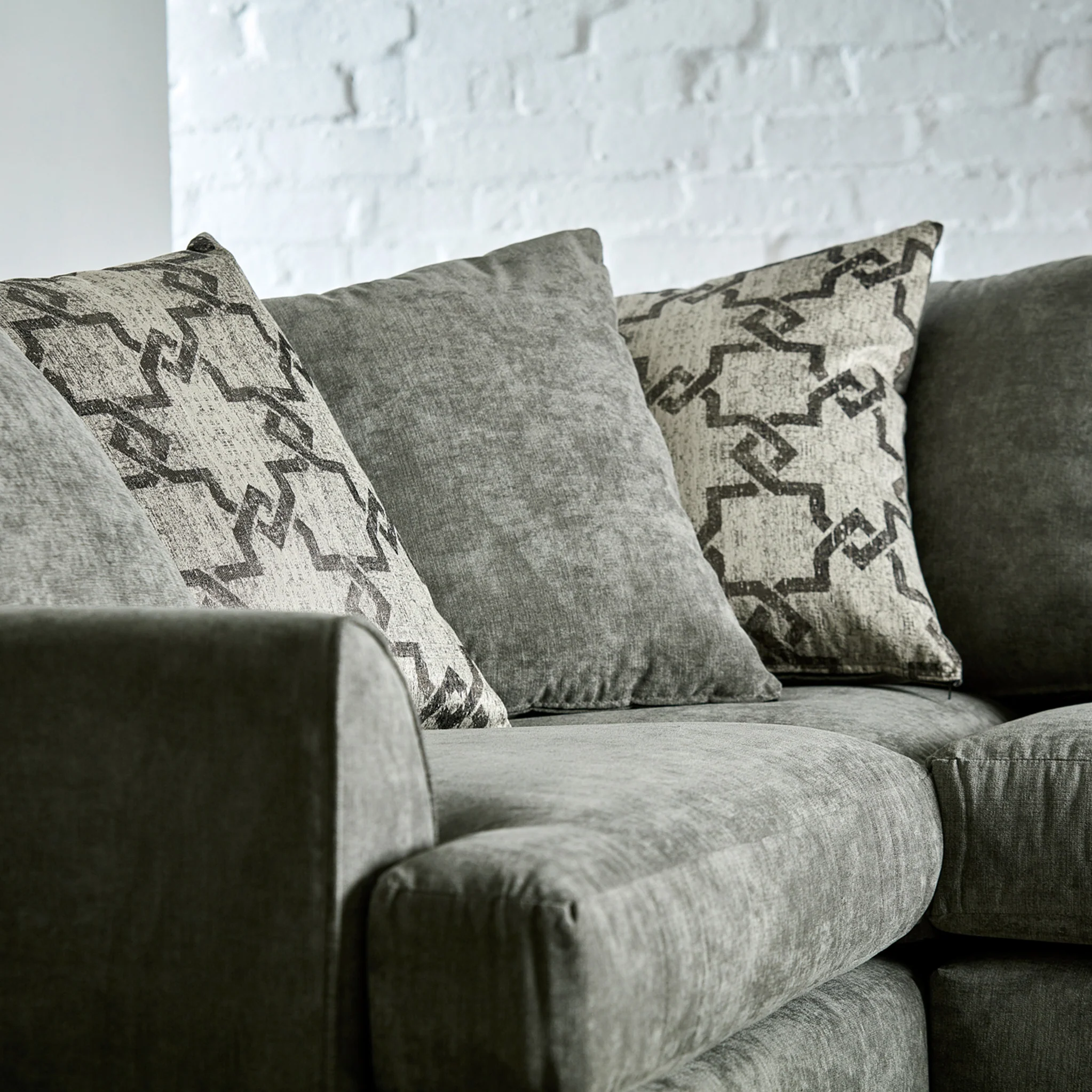 Hudson Chenille Corner Sofa - Image 14