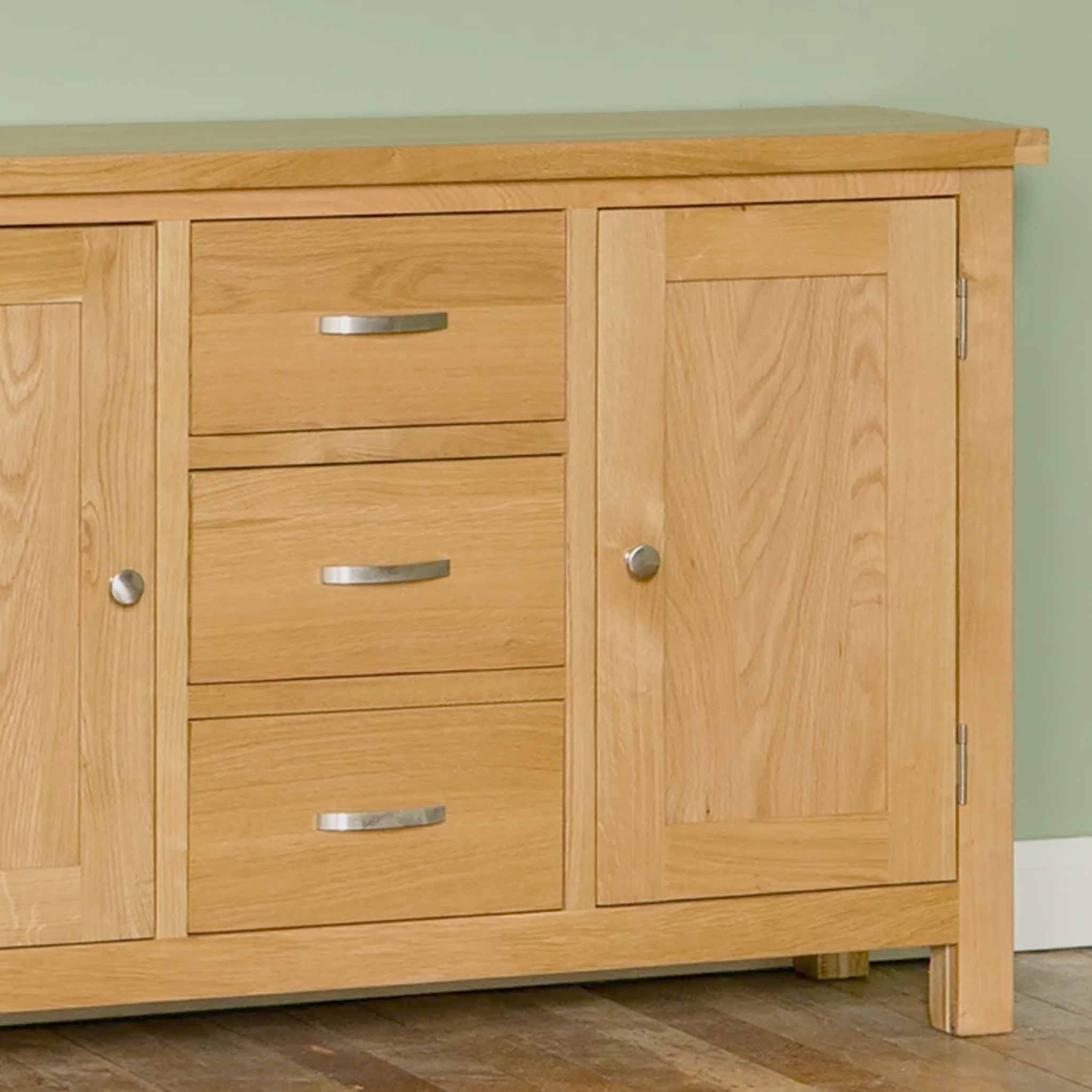 London Oak 3 Drawer Sideboard - Image 9