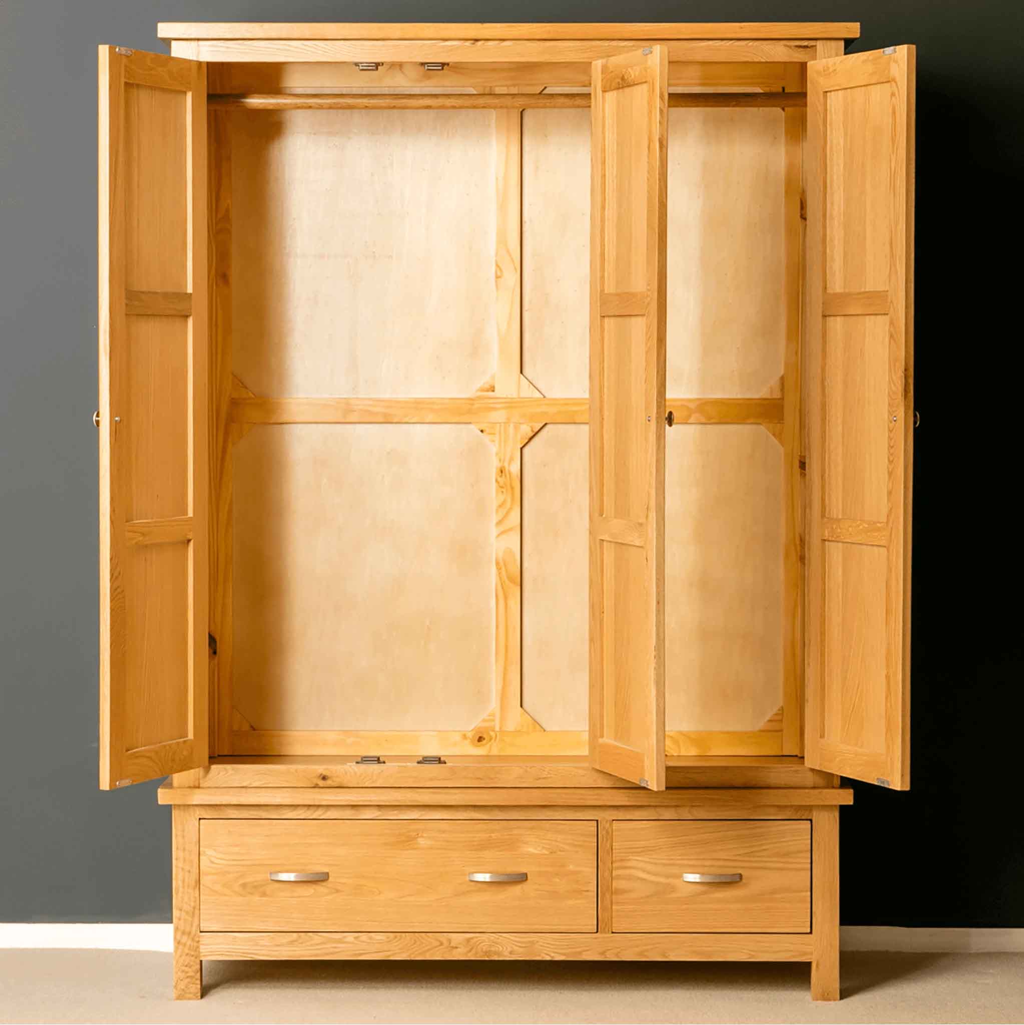 London Oak Triple Wardrobe & Drawers - Image 10