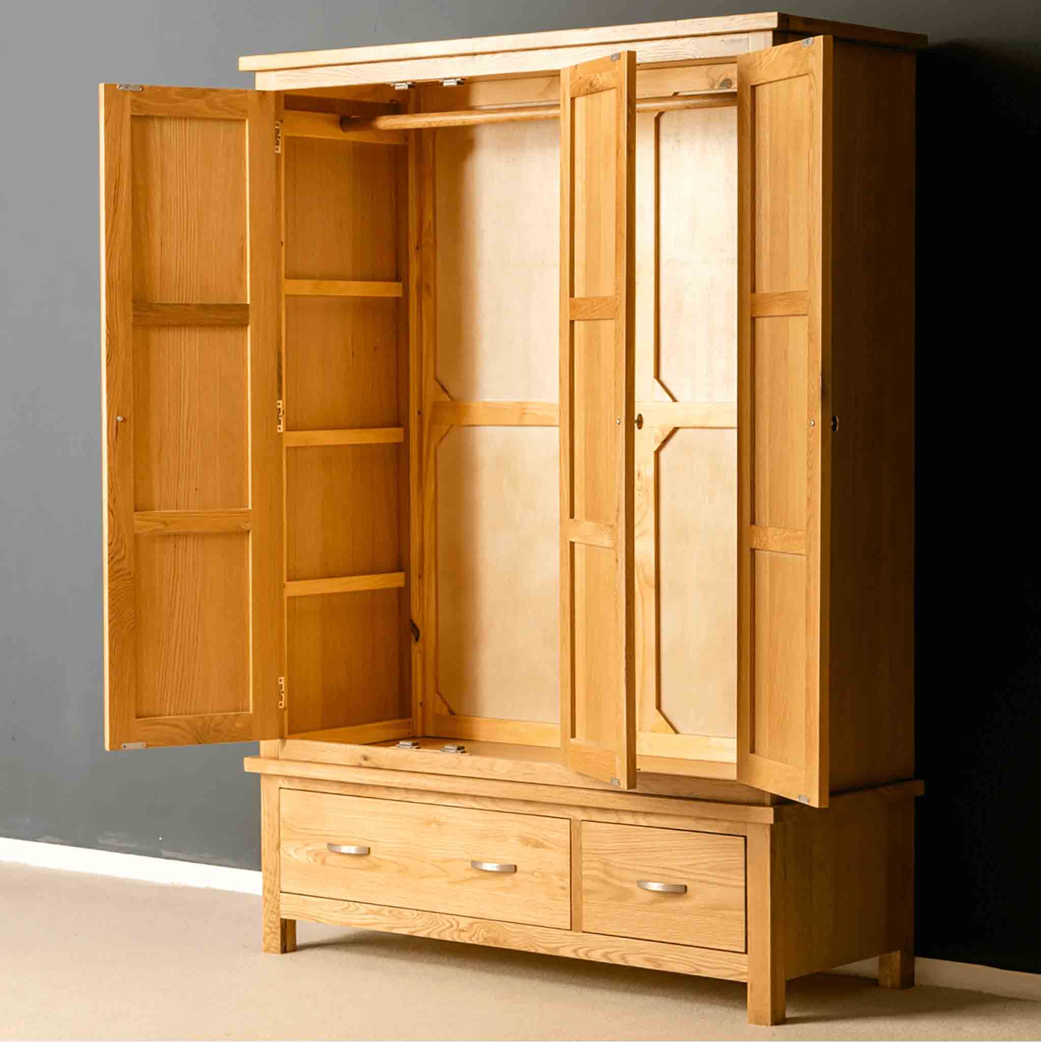 London Oak Triple Wardrobe & Drawers - Image 3