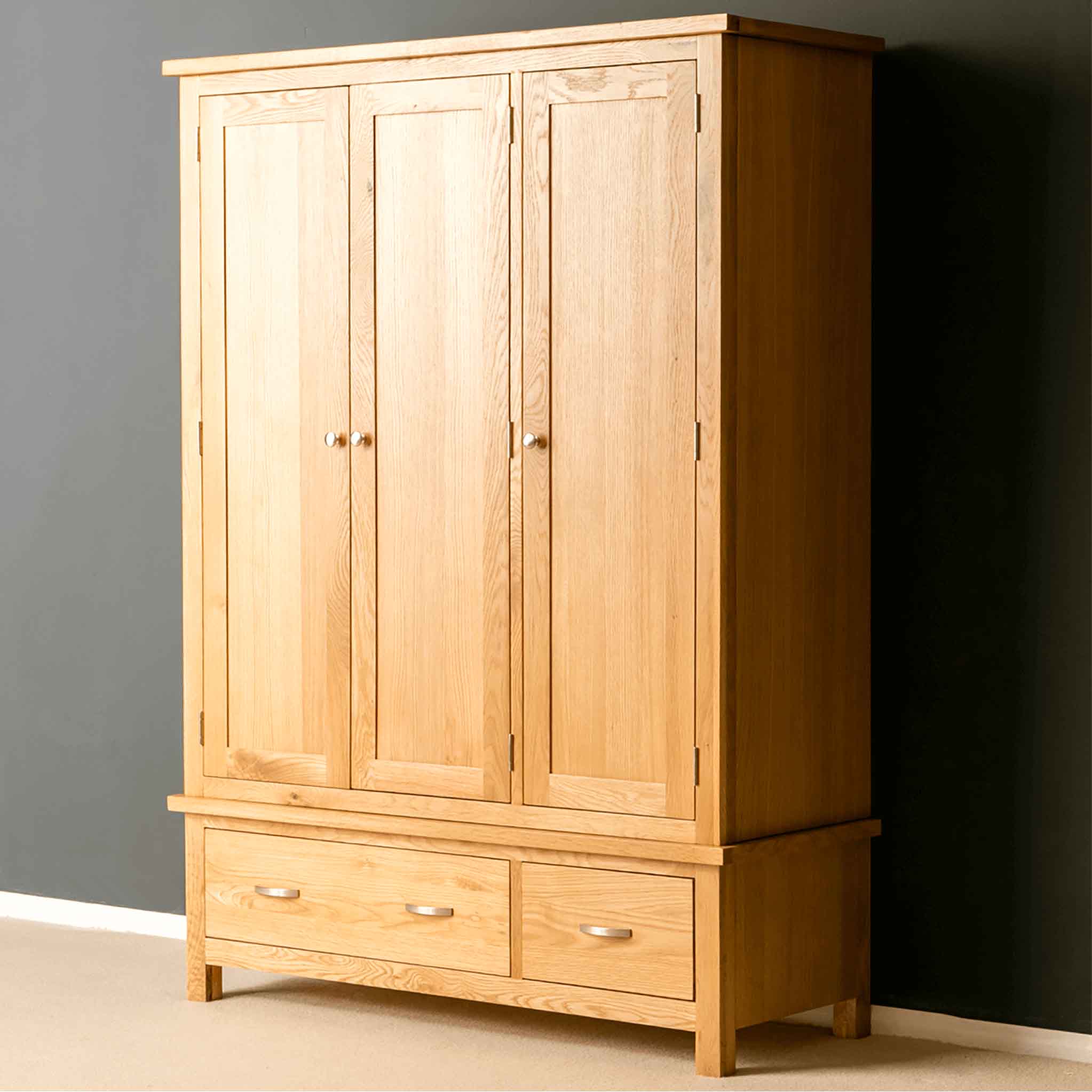 London Oak Triple Wardrobe & Drawers - Image 9