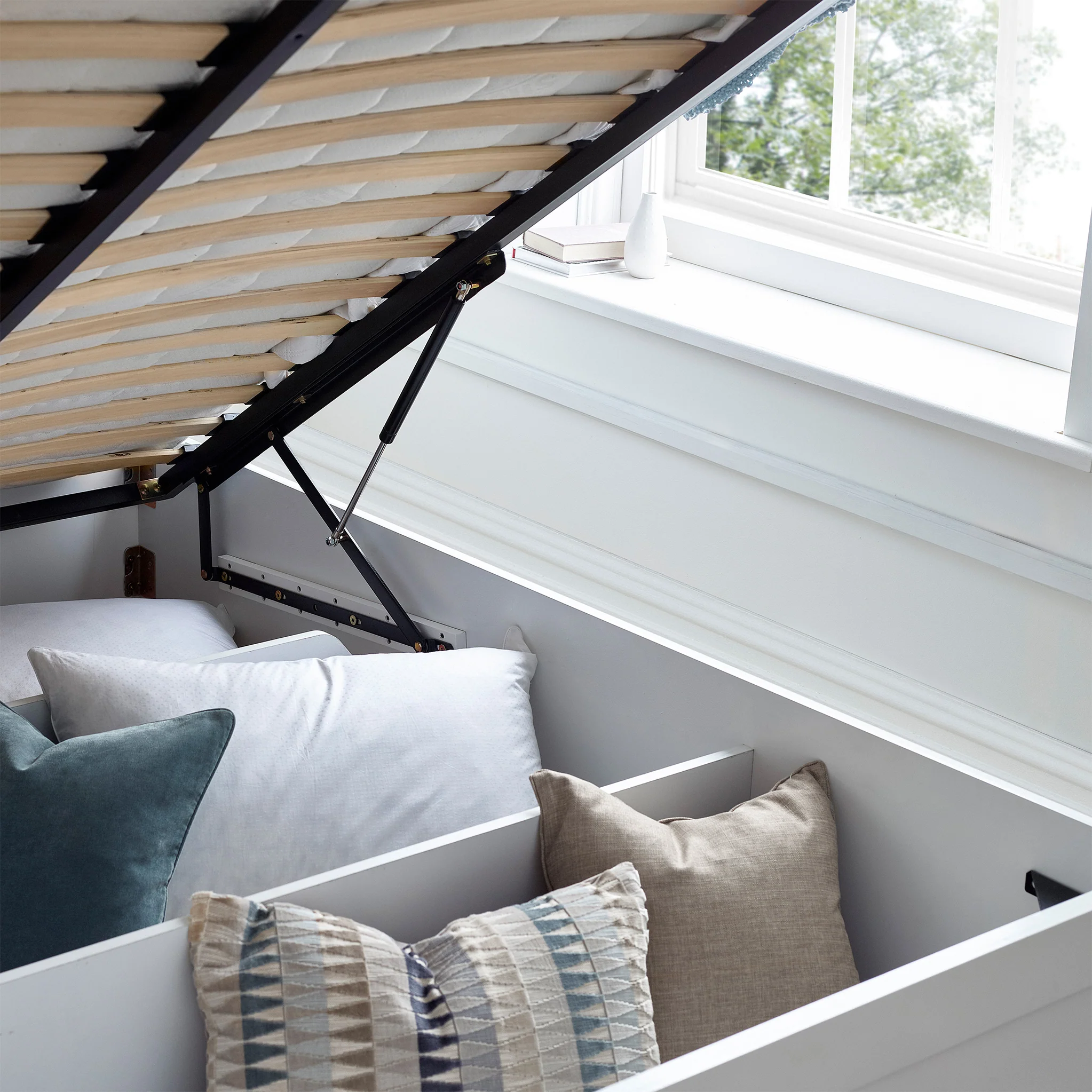 Parson Wooden Storage Ottoman Bed Frame - Image 3
