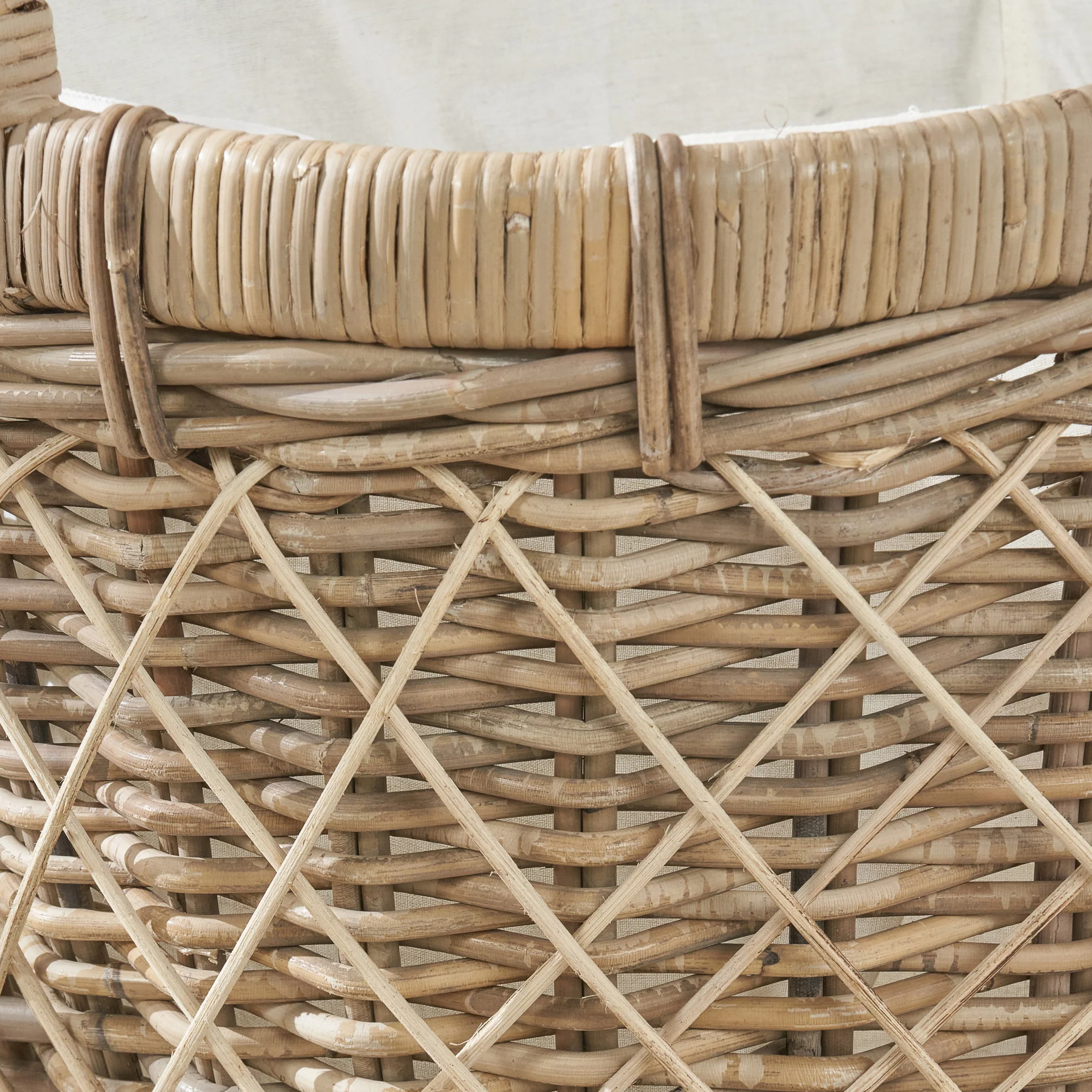 Rattan Oval Handled Laundry Basket - Image 5
