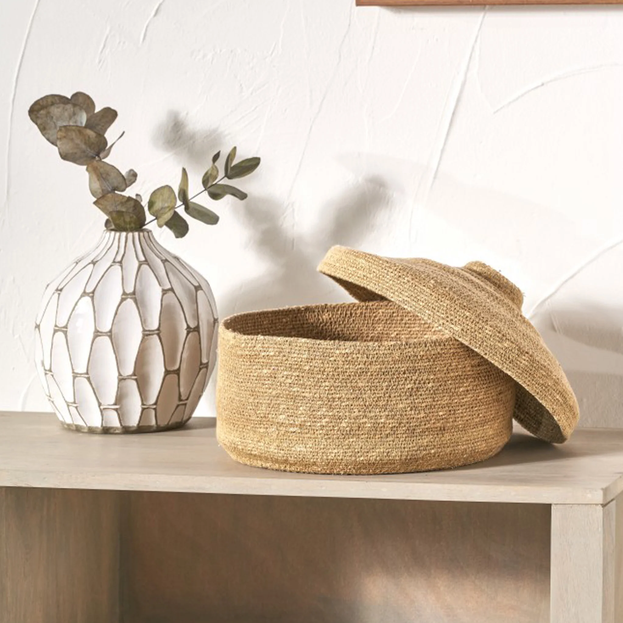 Seagrass Natural Lidded Round Basket - Image 3