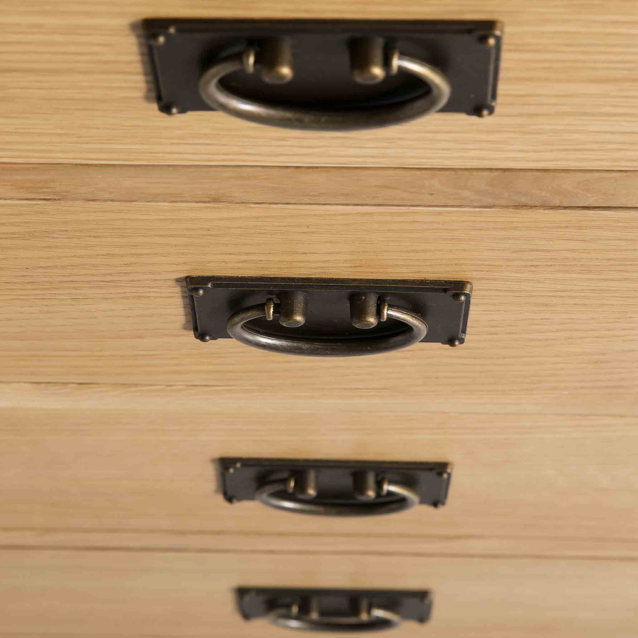 Surrey Oak 2 Over 3 Drawer Chest - Image 12