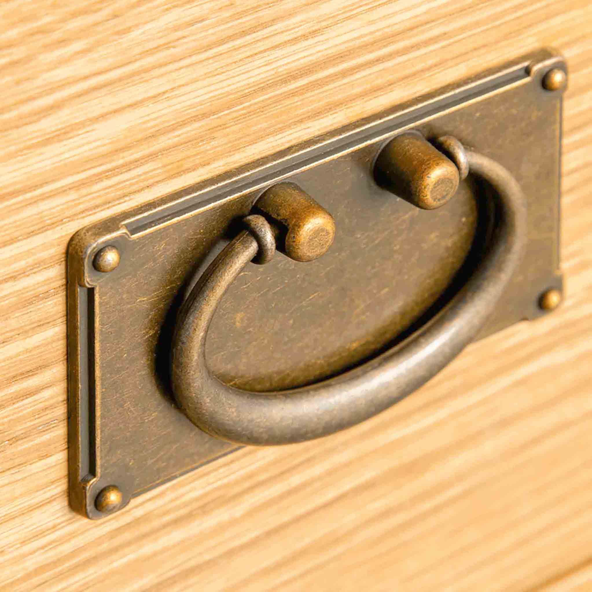 Surrey Oak 2 Over 3 Drawer Chest - Image 17