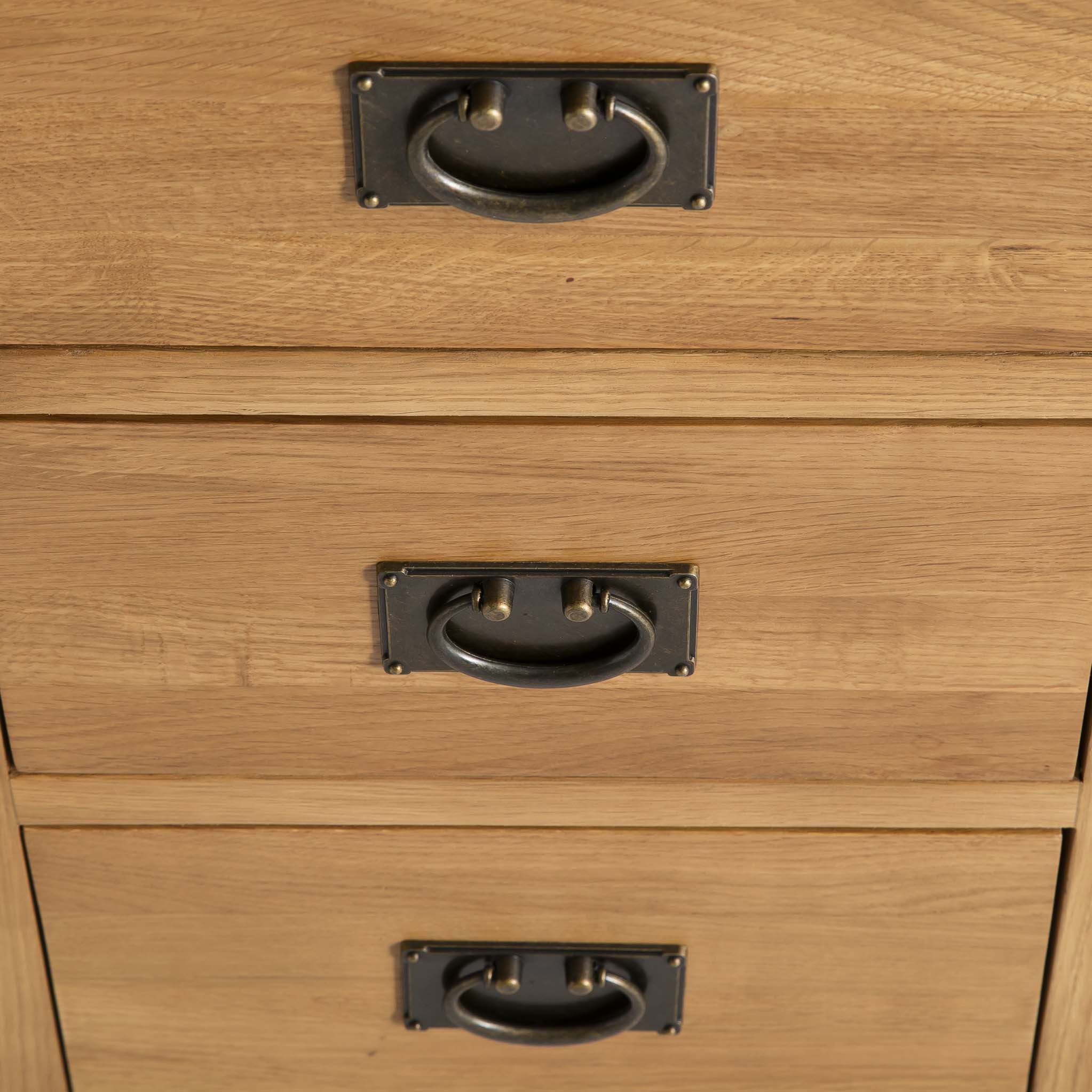 Surrey Oak 3 Drawer Sideboard - Image 15