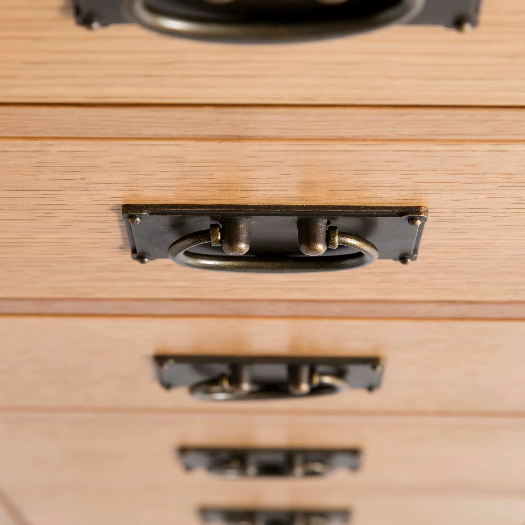 Surrey Oak 5 Drawer Tallboy Chest - Image 12