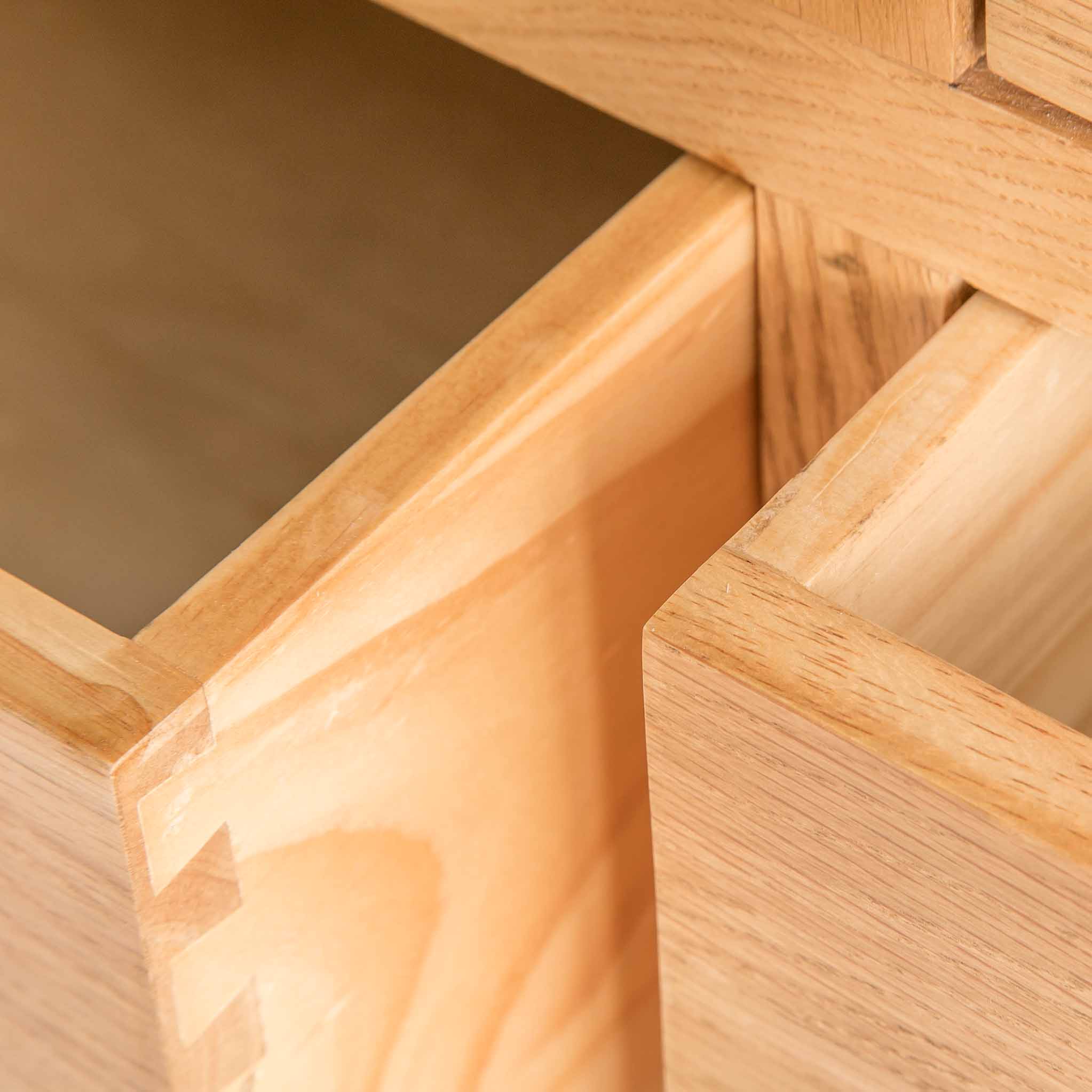 Surrey Oak Large Chest Of Drawers - Image 22