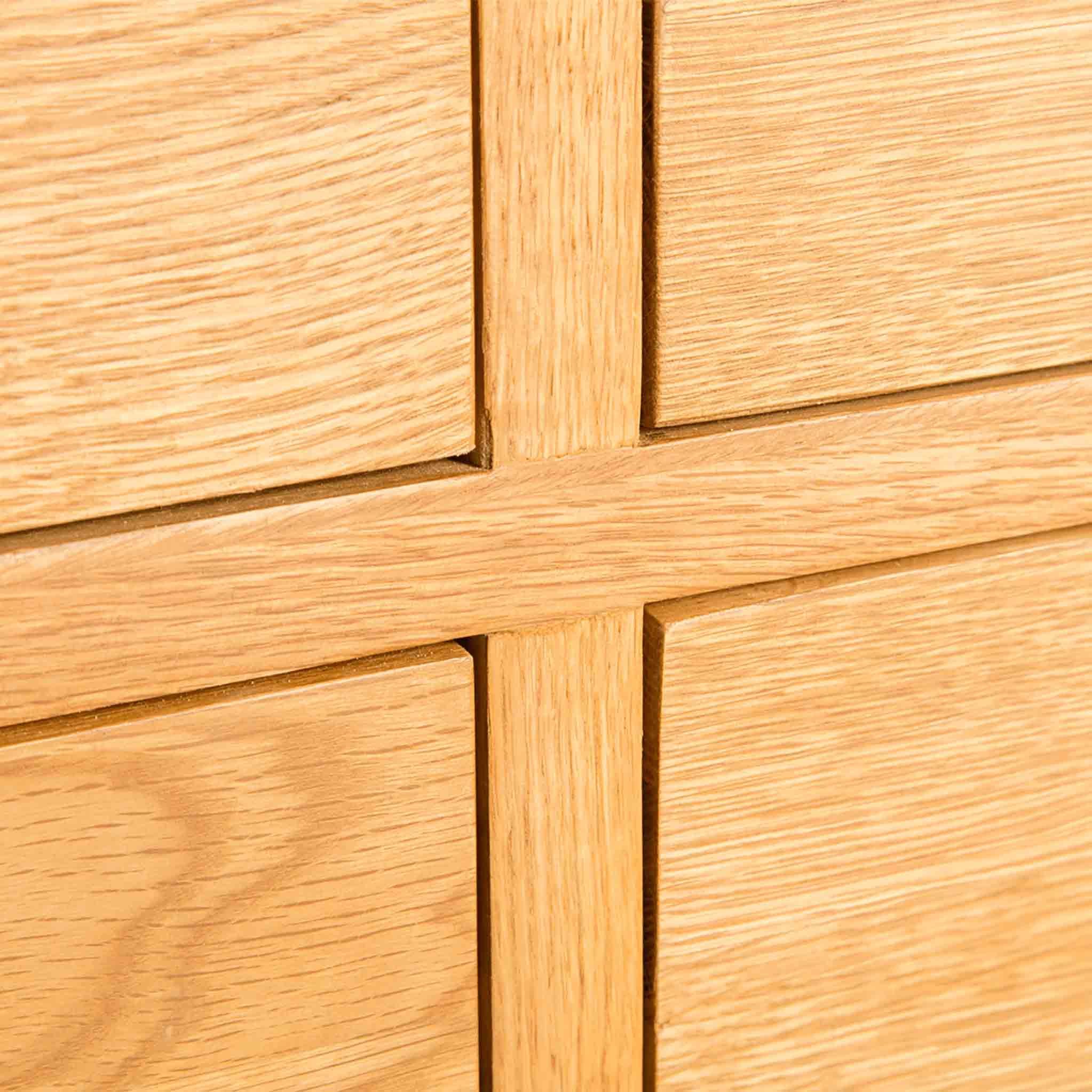 Surrey Oak Large Chest Of Drawers - Image 24