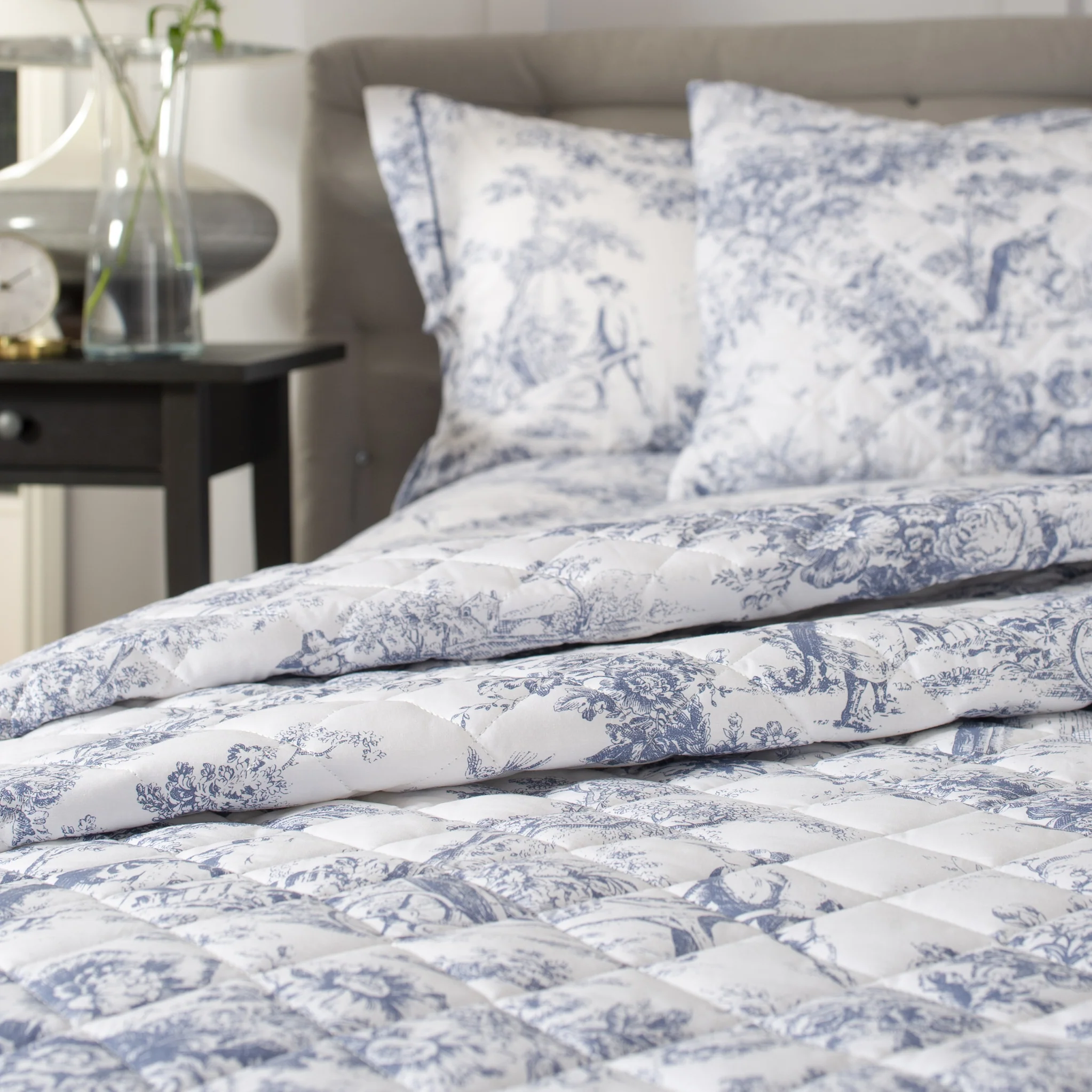 Toile de Jouy Bedspread - Image 4