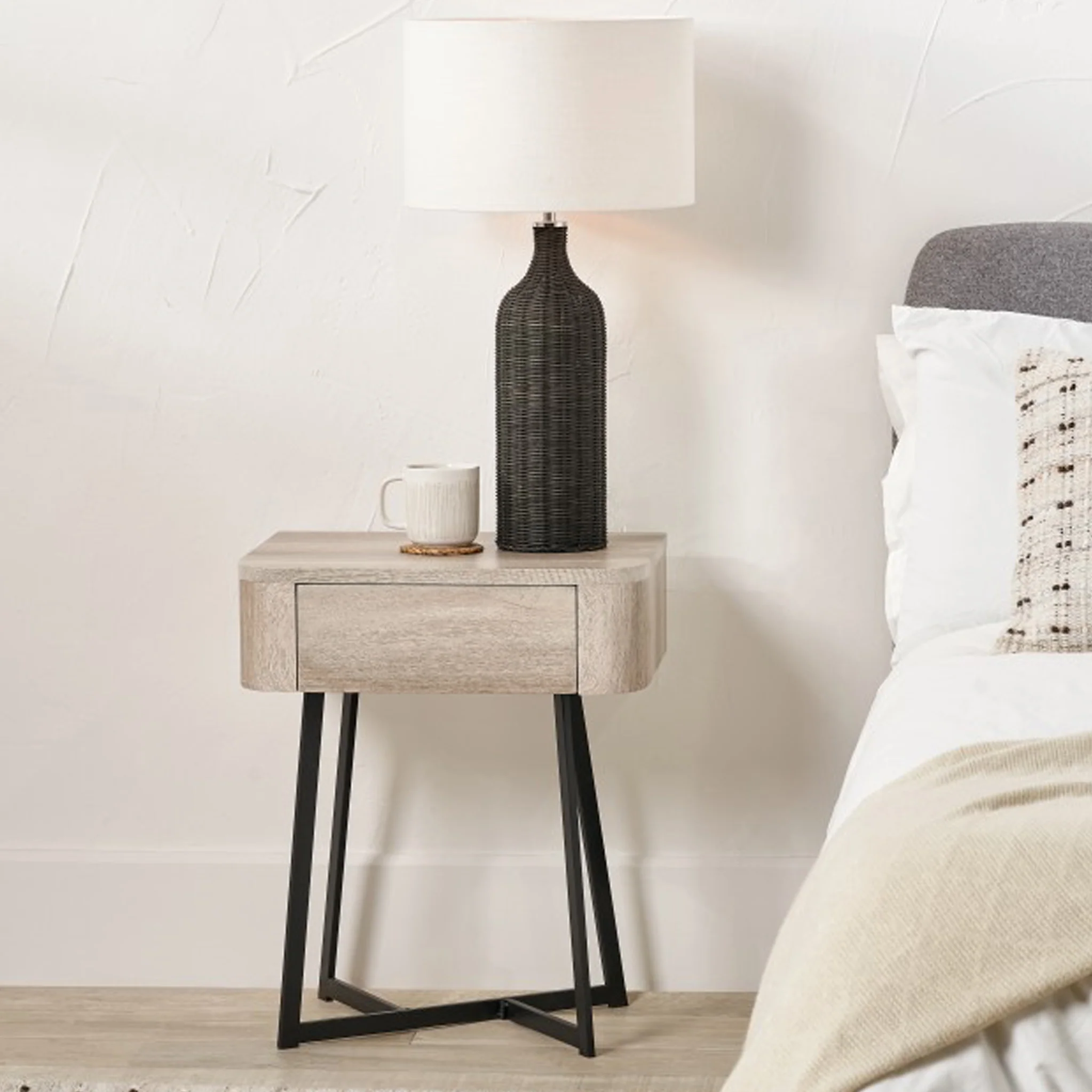 Ukiah Oak Effect 1 Drawer Bedside Table - Image 6