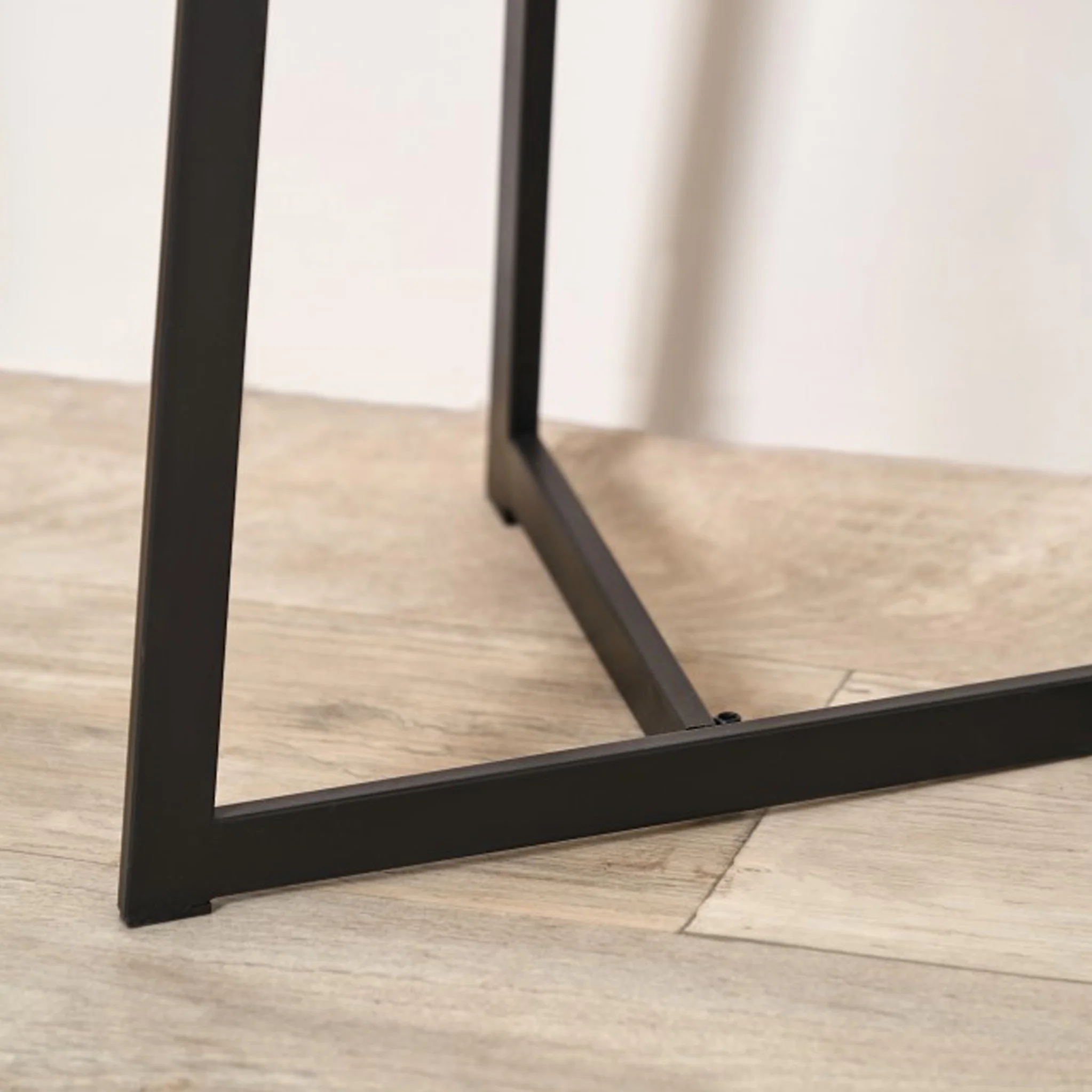Ukiah Oak Effect 1 Drawer Bedside Table - Image 8