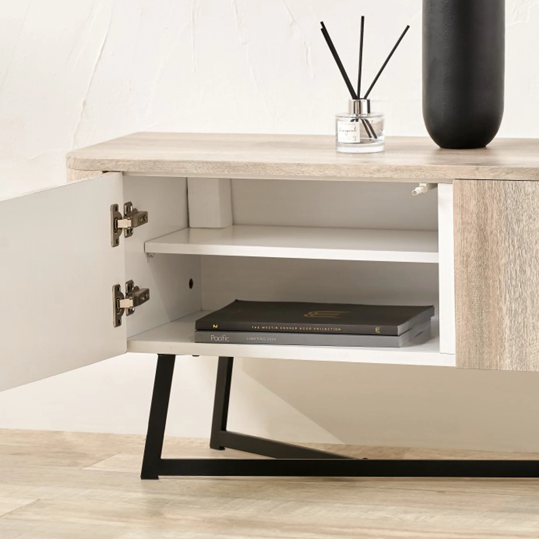 Ukiah Oak Effect 120cm TV Unit - Image 5