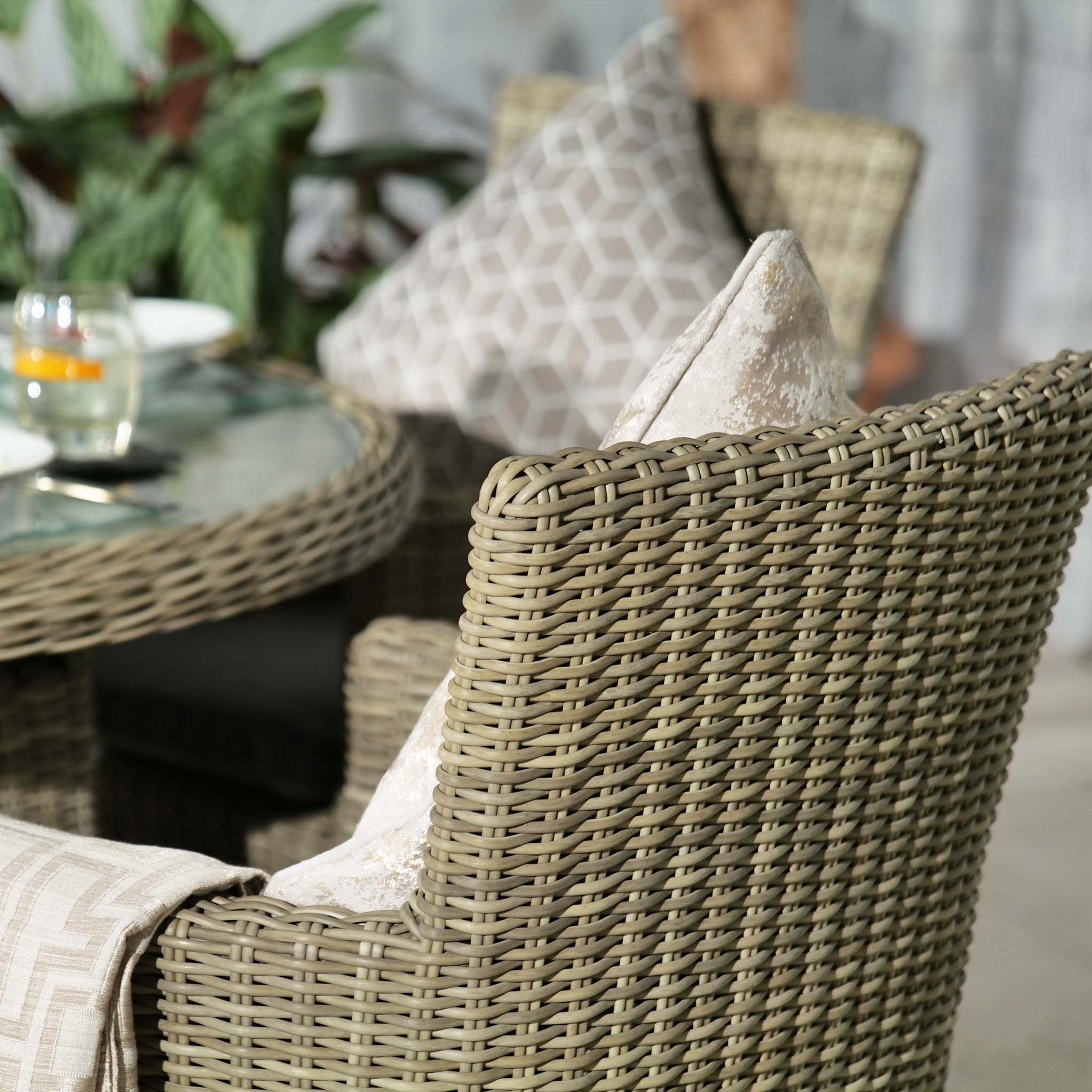 Wentworth 4 Seater Rattan 110cm Round Dining Set - Image 11