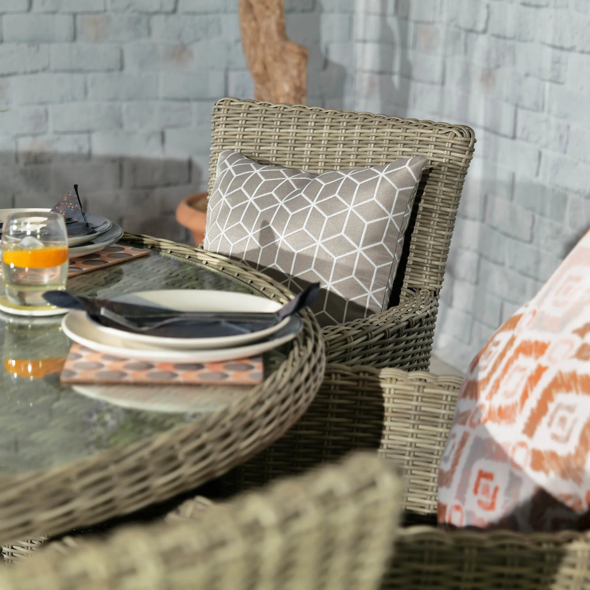 Wentworth 6 Seater Rattan 140cm Round Dining Set - Image 11